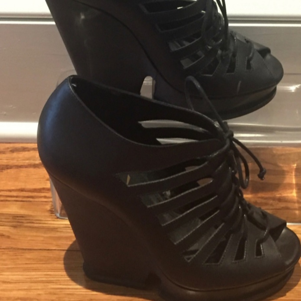 Yves Saint Laurent shoes - Picture 2 of 6